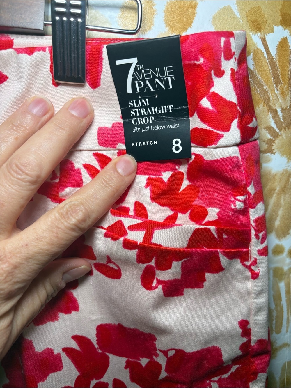 NWT New York & Company Pink Floral Pull-On Capri Pants | Slim Stretch Crop - Picture 6 of 12